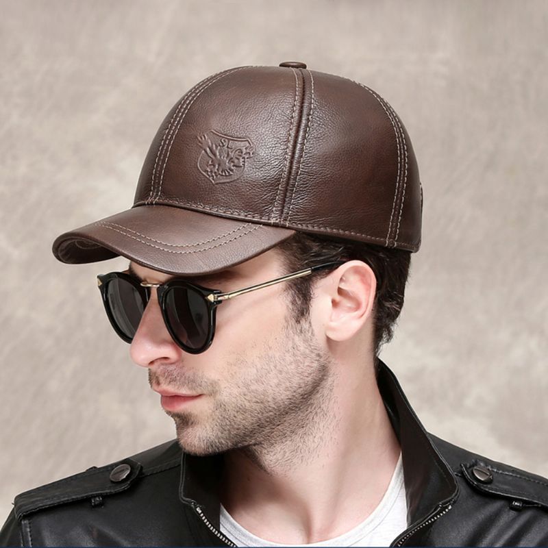 Mannen Koeienhuid Korte Rand Reliëf Baseball Cap Outdoor Casual Winddicht Warme Dunne Effen Ingerichte Pet