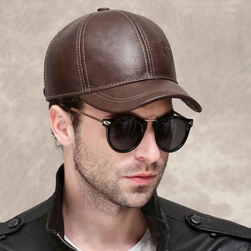 Mannen Koeienhuid Korte Rand Reliëf Baseball Cap Outdoor Casual Winddicht Warme Dunne Effen Ingerichte Pet