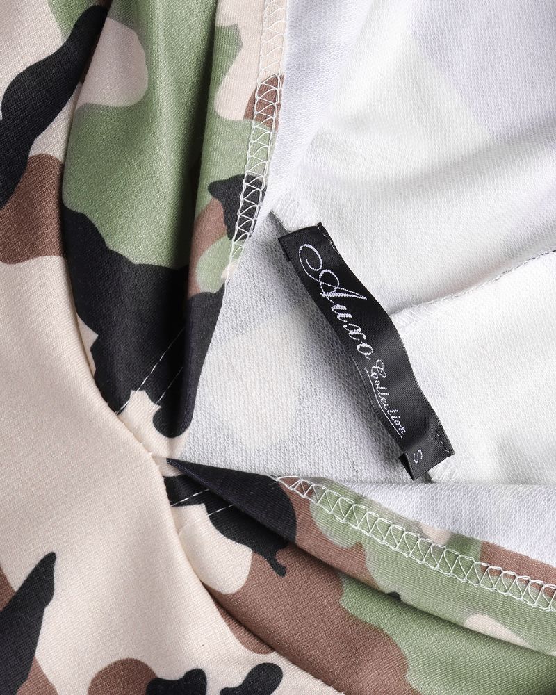 Capuchonjurk Met Lange Mouwen En Losse Zakken Met Capuchon En Camouflageprint