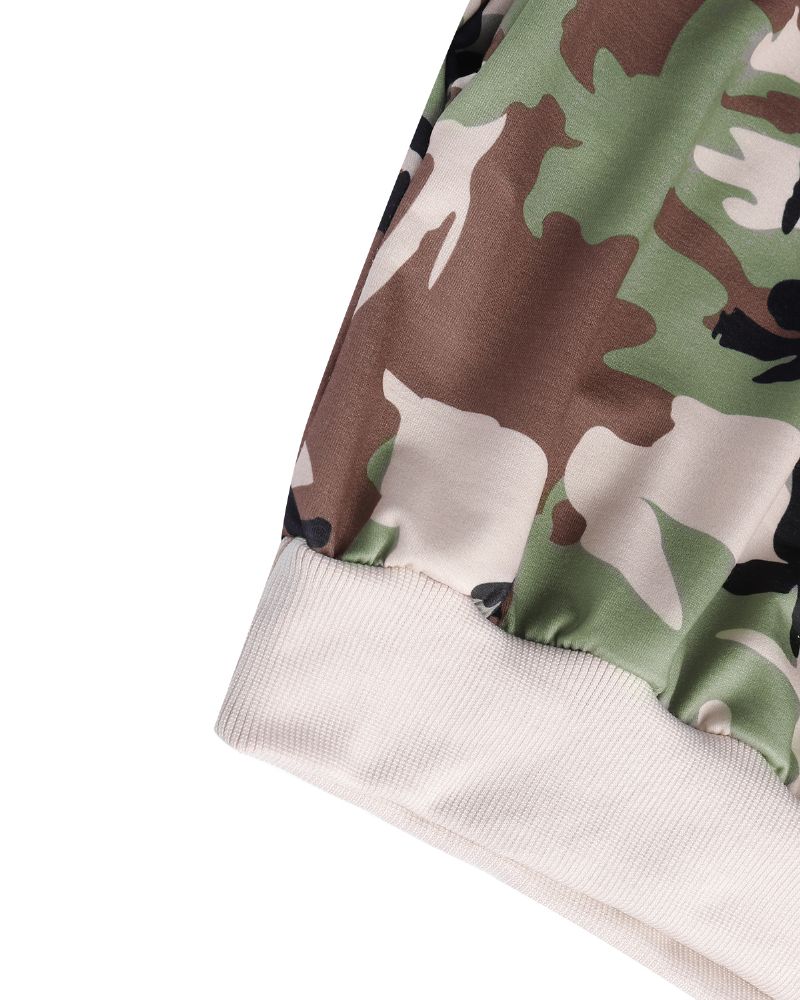 Capuchonjurk Met Lange Mouwen En Losse Zakken Met Capuchon En Camouflageprint