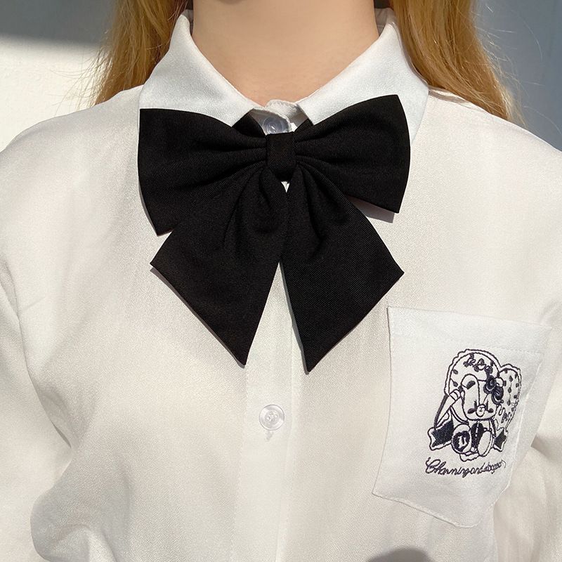 Afdeling Vrouwelijke Student Zeelieden Dragen Uniform Collegiale Boog