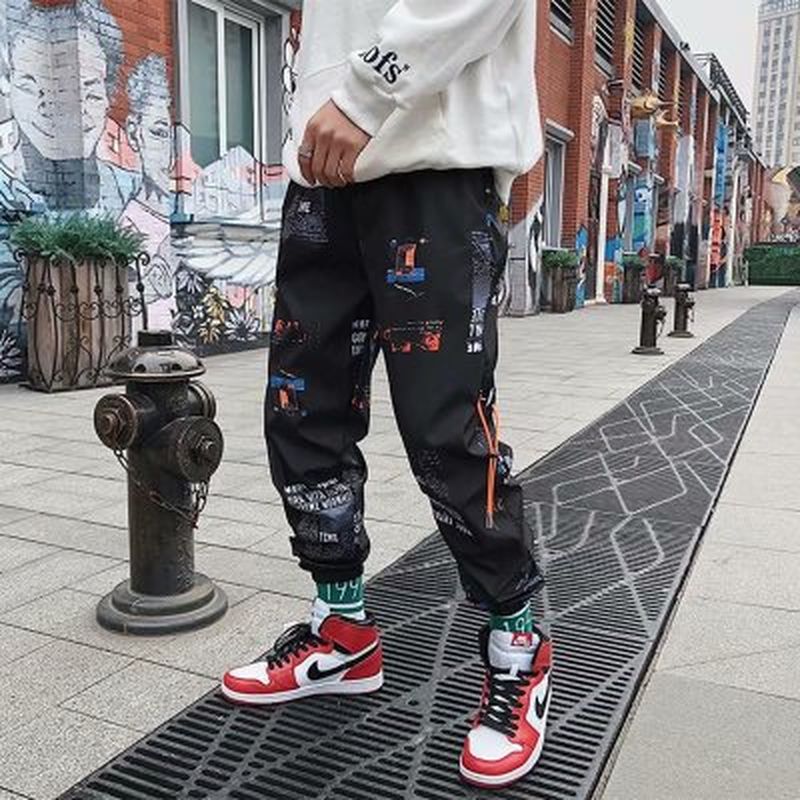 Nieuwe Cropped Broek Voor De Zomerse Hiphop Instagram-campagne